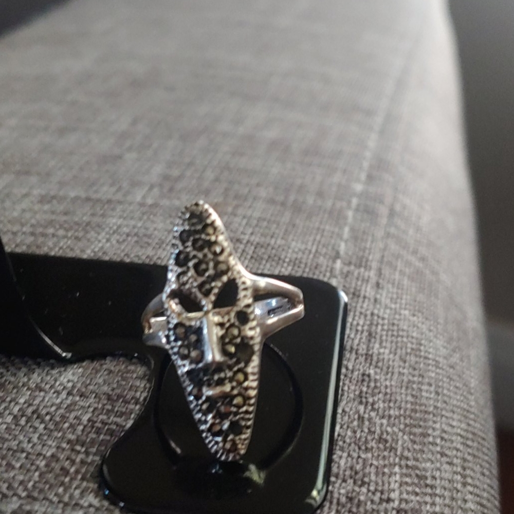 Ring - Picture 3 of 4